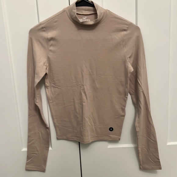 Hollister Tops - NWT Hollister Long Sleeve Turtleneck